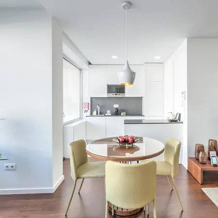 Bo - Julio Dinis * Apartments & Parking *